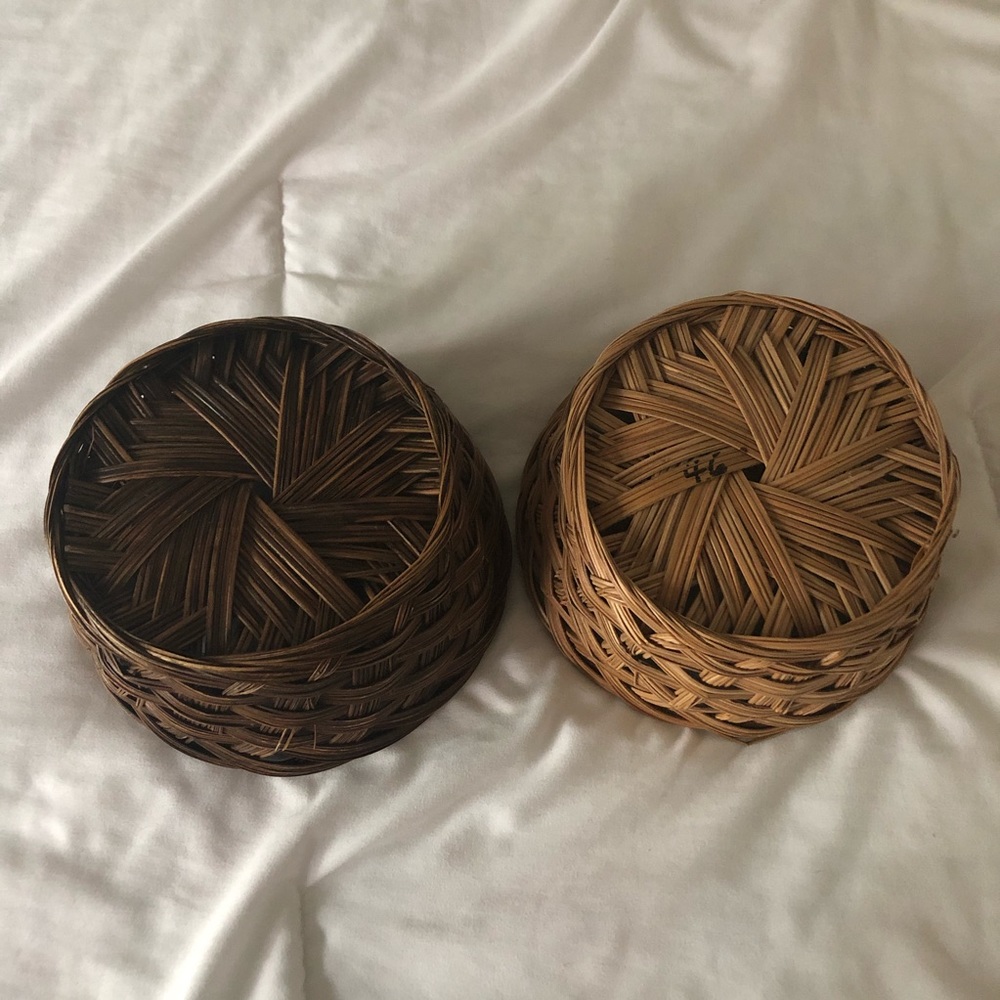 Vintage Set of Two Round Wicker Baskets 7 Inches - Picture 3 of 9